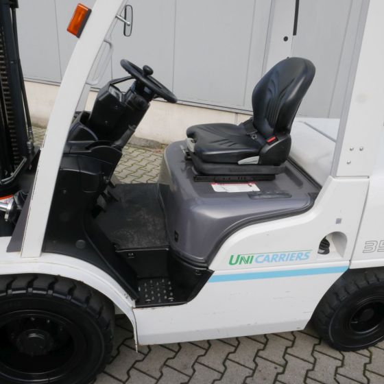 Дизелов мотокар Unicarriers YG1F2A35U