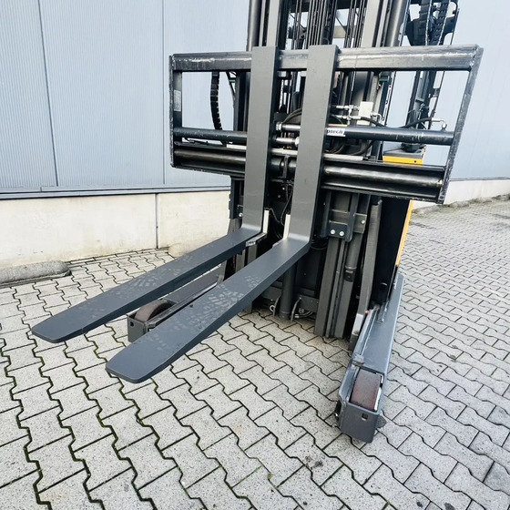 рийчтрак Atlet UHD 250