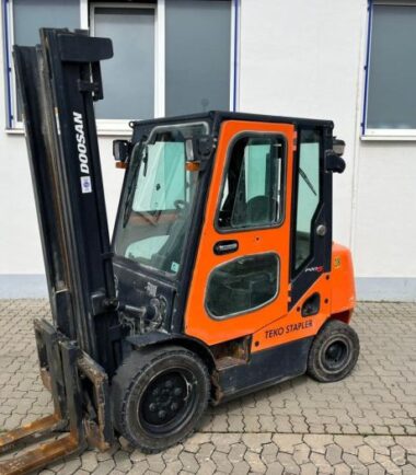 дизелов мотокар Doosan D30S-5